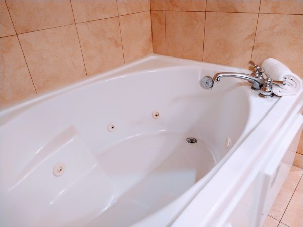 Acrylic Tub Installation in Versailles